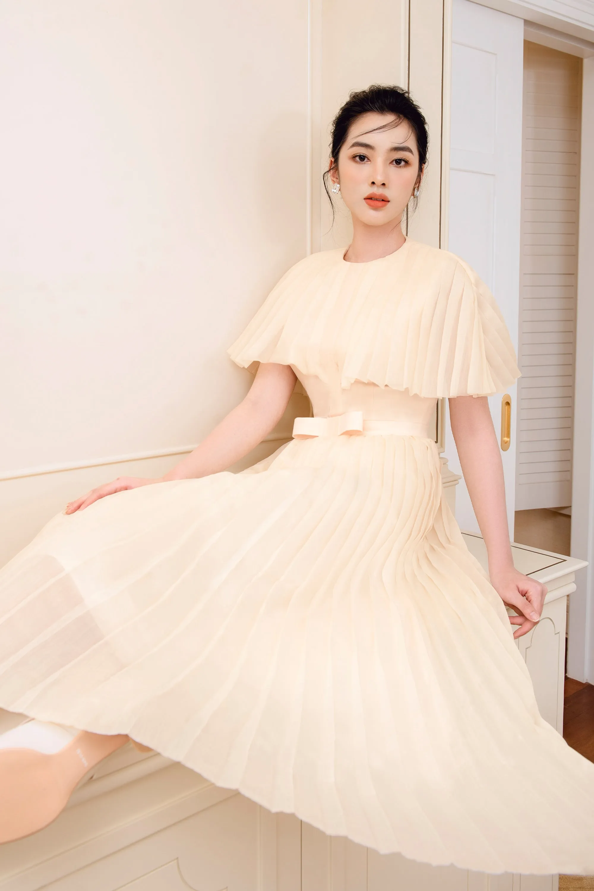 Angle Pleated Cape Shoulder Midi Dress